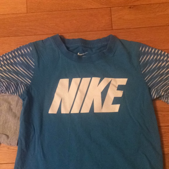 Nike Tees - Picture 3 of 6